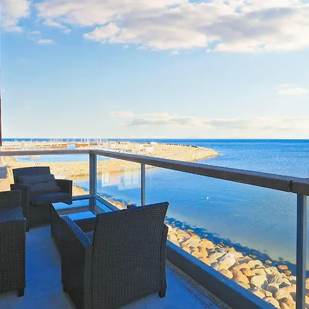 Exclusive Harbor View Retreat-by Traum Appartement Sæby